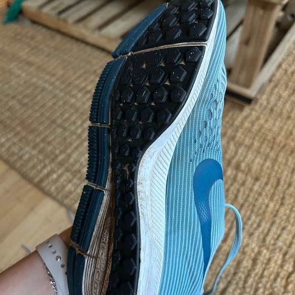 Nike Pegasus running shoes - Picture 2 of 4